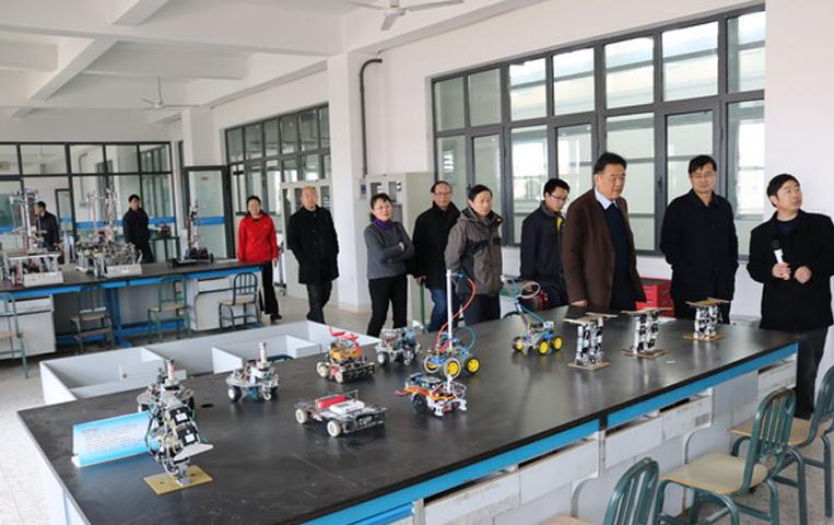 Cao Shufeng, chairman of the company and chairman of Jiangsu Mold Association, and his party visited Xuzhou Industrial Vocational and Technical College